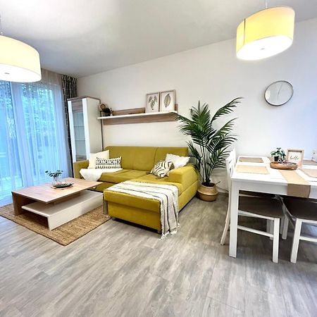 The Elite Suite Downtown 2- Bedroom Apt Ac & Garage Parking ブラチスラヴァ エクステリア 写真