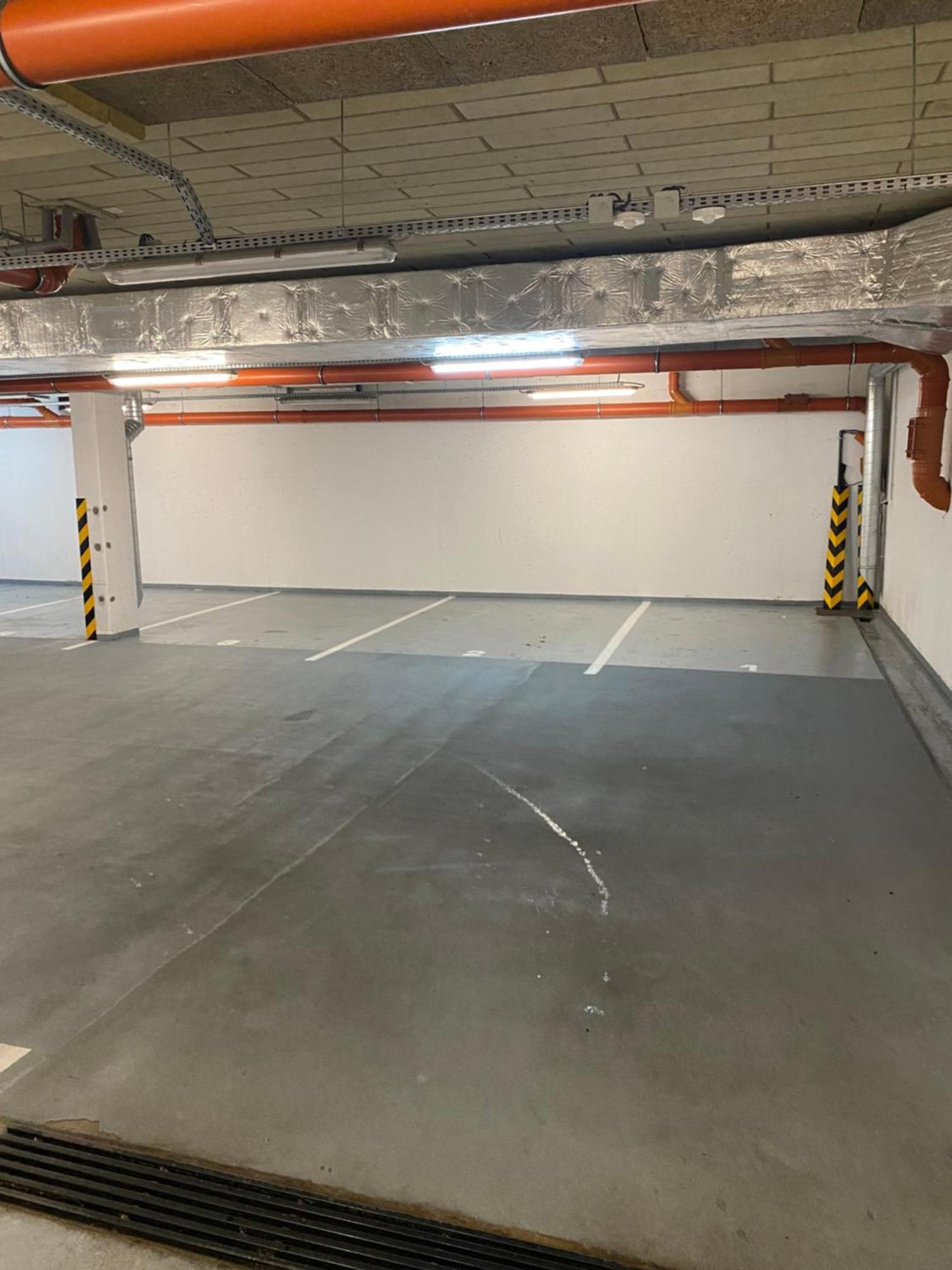 The Elite Suite Downtown 2- Bedroom Apt Ac & Garage Parking ブラチスラヴァ エクステリア 写真